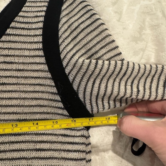 Le lis lightweight high low shirt black and white stripes flare back - Picture 5 of 7